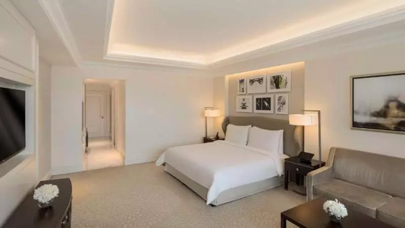 Premium room with view, Kempinski The Boulevard Dubai