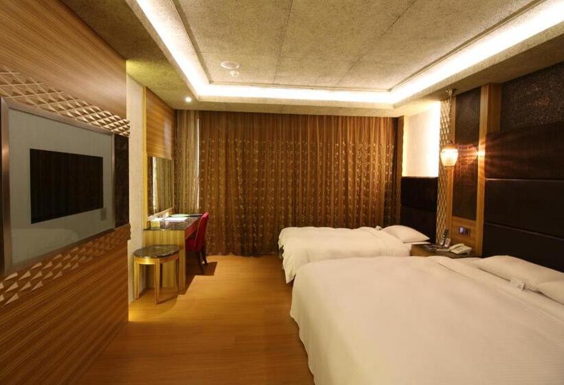 اتاق استاندارد سه نفره, R7