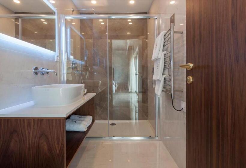 اتاق سوپریور با چشم‌انداز باغ, The Duke Boutique