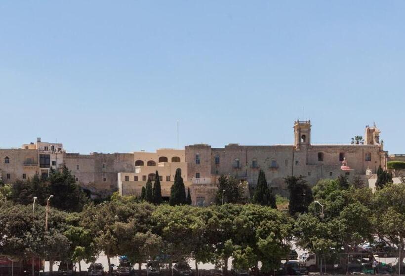 اتاق لوکس با وان آب گرم, The Duke Boutique