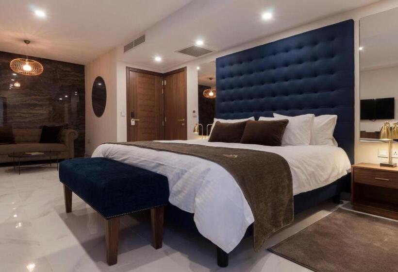 سوئیت جونیور با ماساژ آبی, The Duke Boutique