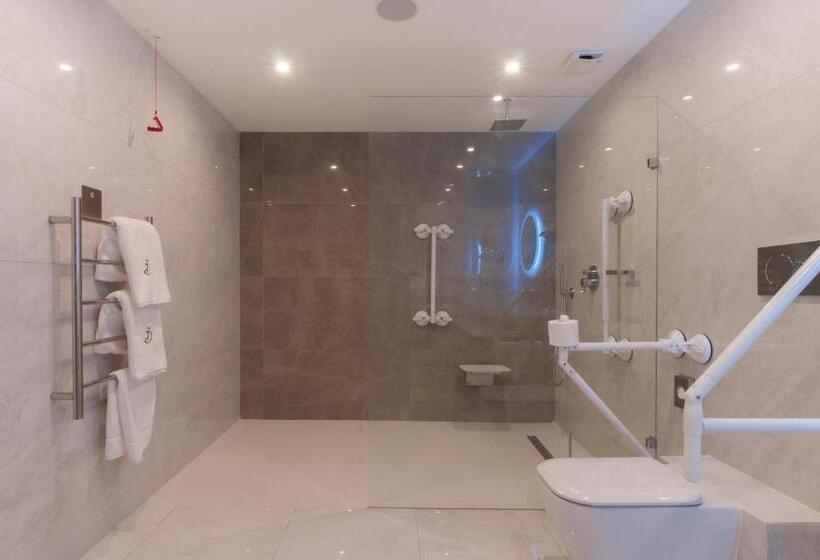 اتاق استاندارد برای معلولان, The Duke Boutique