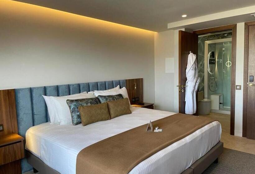 اتاق اجرایی با مشاهده, The Duke Boutique