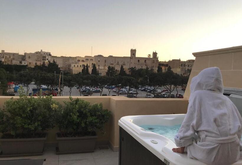 اتاق لوکس با وان آب گرم, The Duke Boutique