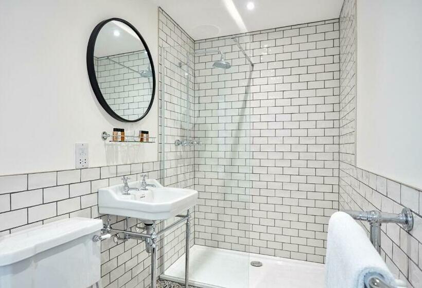 디럭스 룸, The Priory