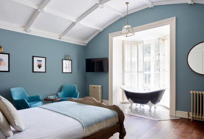 디럭스 룸, The Priory