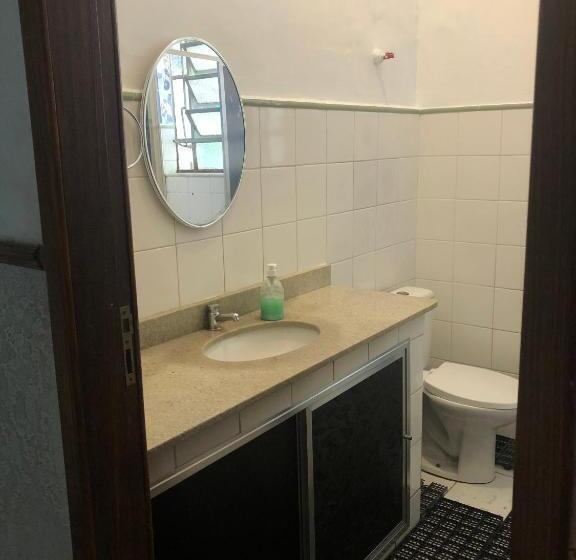 تختخواب در اتاق مشترک, Mambembe Hostel