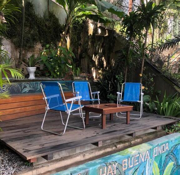 اتاق استاندارد با سرویس بهداشتی مشترک, Mambembe Hostel