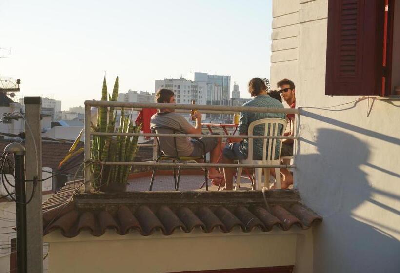 تختخواب در اتاق مشترک, Mambembe Hostel