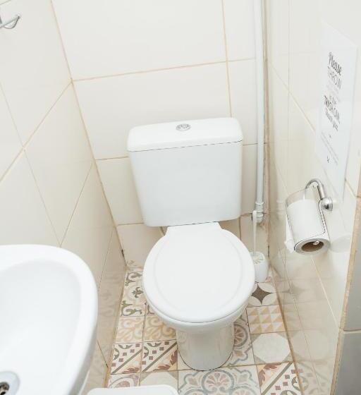 سوییت, Mambembe Hostel