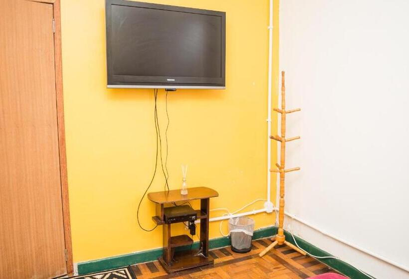 سوییت, Mambembe Hostel