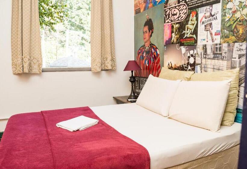 سوییت, Mambembe Hostel