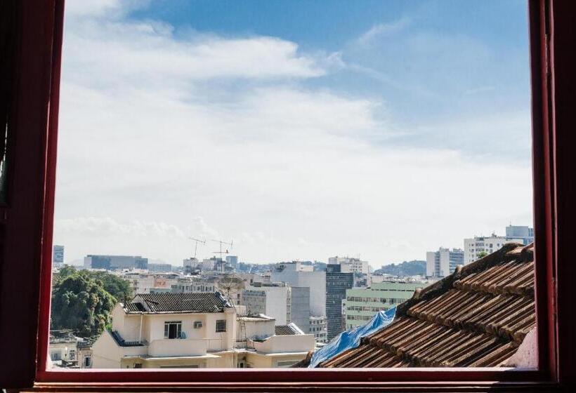 اتاق استاندارد با چشم‌انداز شهر, Mambembe Hostel