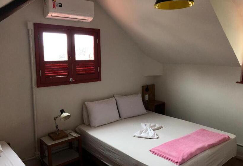 اتاق استاندارد با چشم‌انداز شهر, Mambembe Hostel