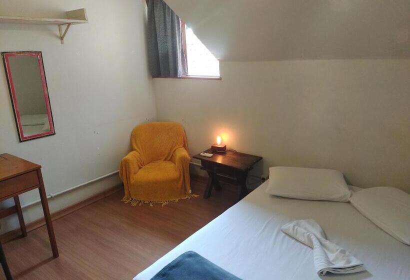 اتاق استاندارد با سرویس بهداشتی مشترک, Mambembe Hostel