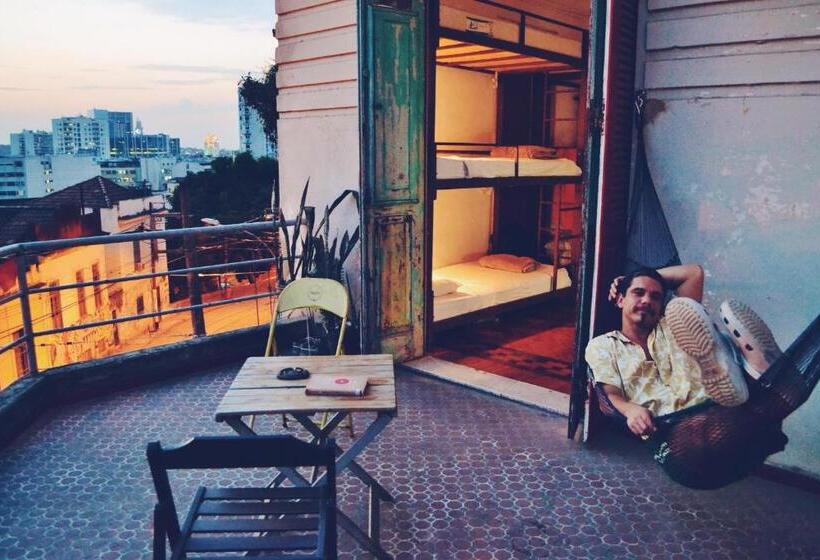 تختخواب در اتاق مشترک, Mambembe Hostel