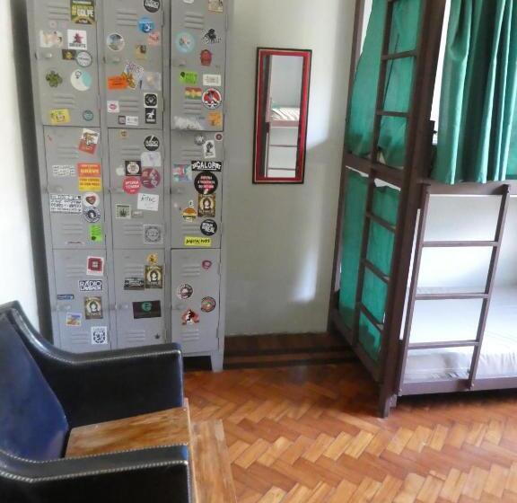 تختخواب در اتاق مشترک, Mambembe Hostel