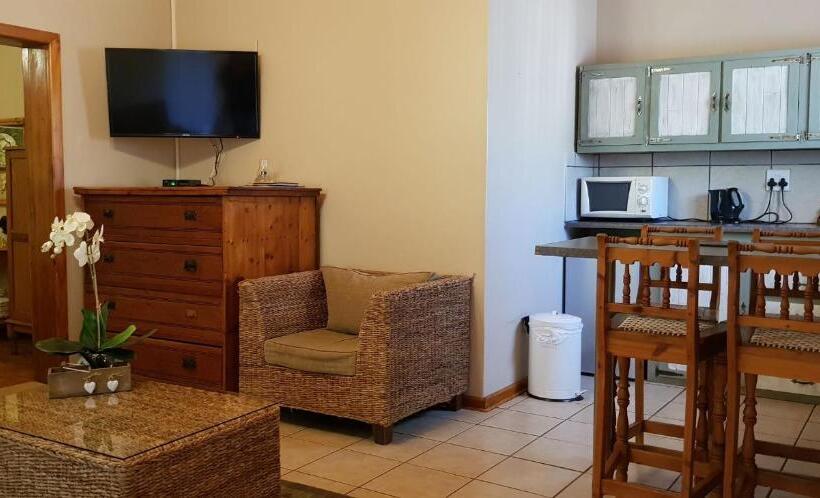 جناح, Celtis Country Lodge & Restaurant