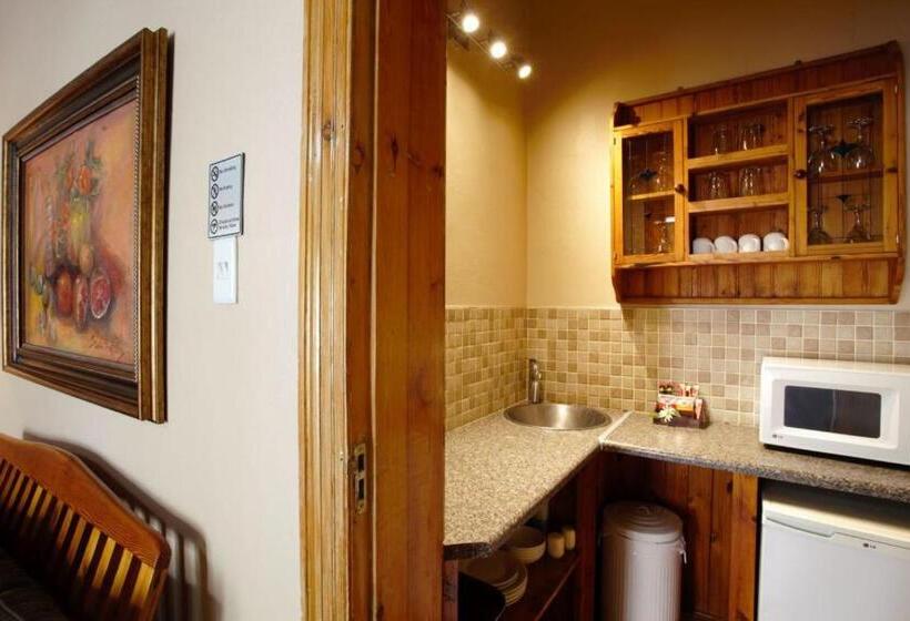 جناح, Celtis Country Lodge & Restaurant