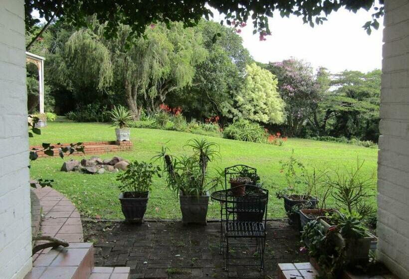 غرفة عائلية, Sugar Hill Manor