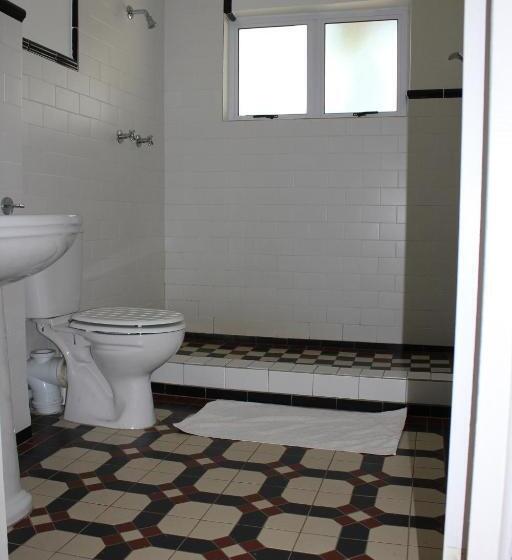 غرفة قياسية, Sugar Hill Manor