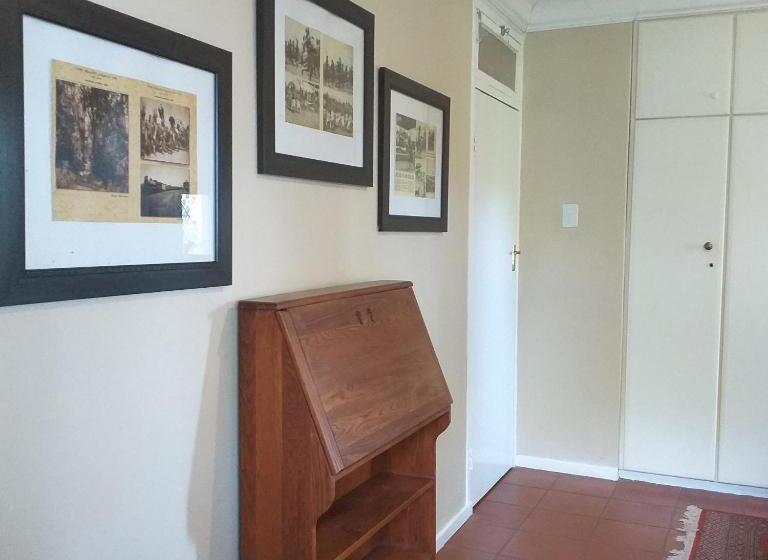 غرفة عائلية, Sugar Hill Manor