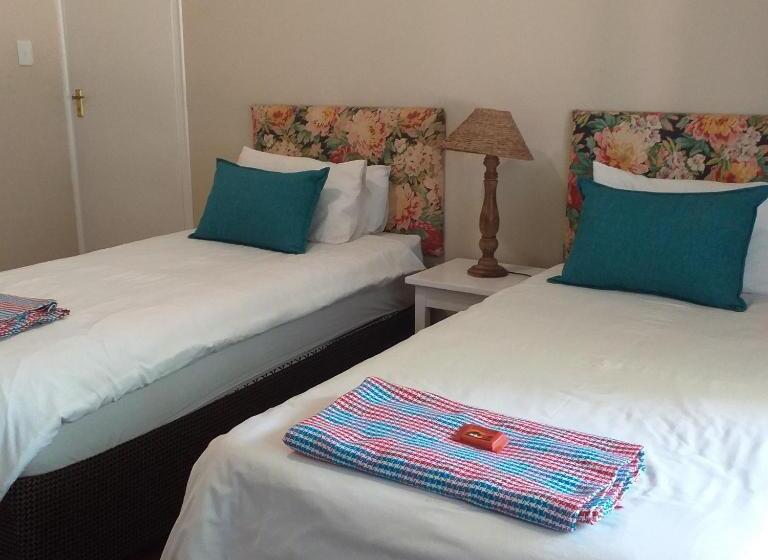 غرفة عائلية, Sugar Hill Manor