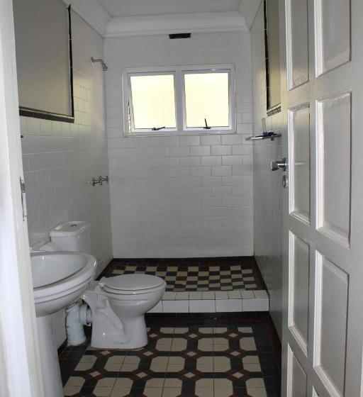 غرفة عائلية, Sugar Hill Manor