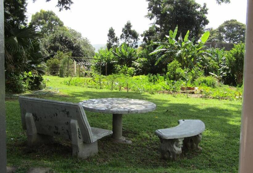 غرفة عائلية, Sugar Hill Manor