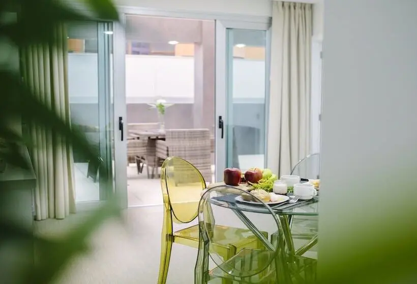 سوئیت سینیور, Valentina Beach