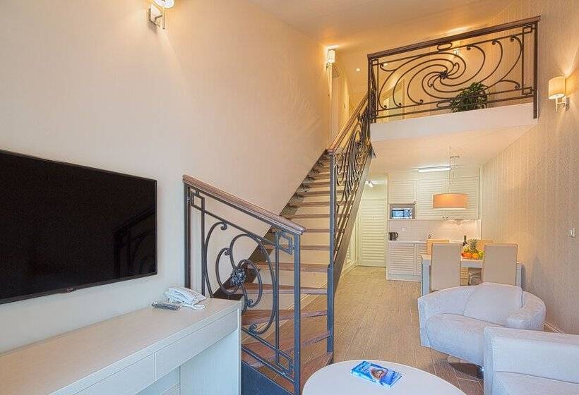 2 Bedroom Deluxe Apartment Sea View, Aparthotel Villa Aria