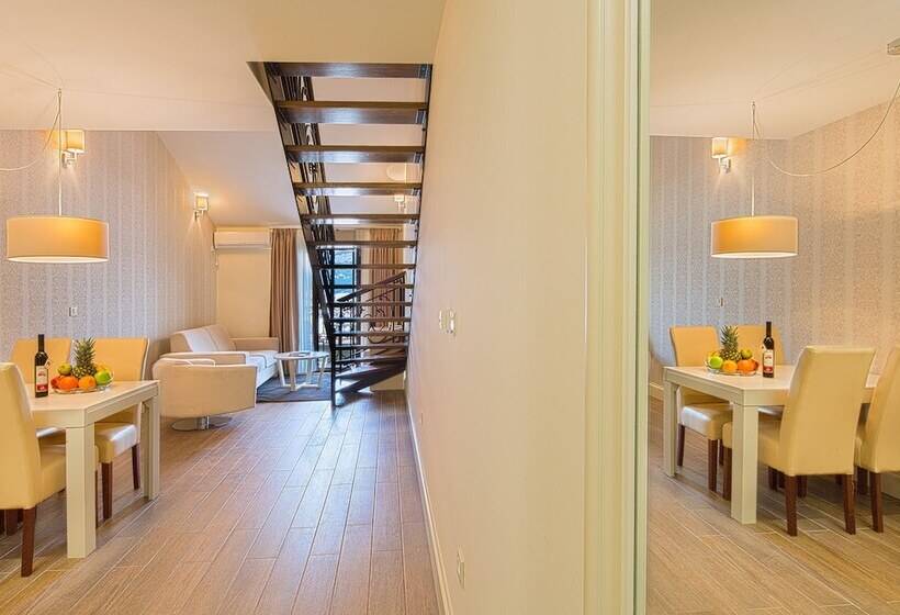 2 Bedroom Deluxe Apartment Sea View, Aparthotel Villa Aria