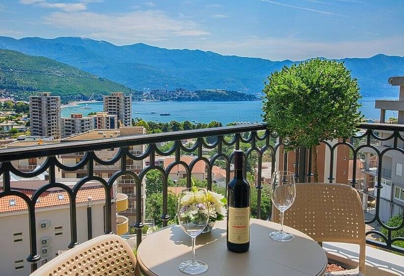 2 Bedroom Deluxe Apartment Sea View, Aparthotel Villa Aria