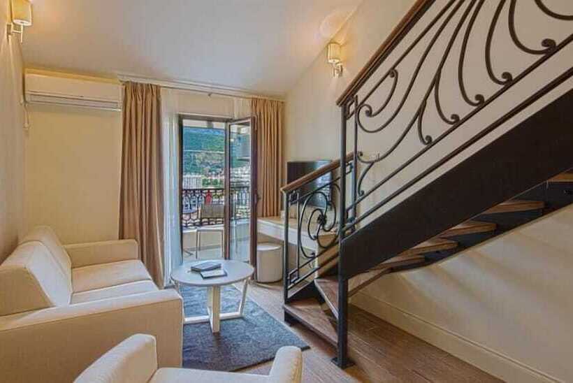 2 Bedroom Deluxe Apartment Sea View, Aparthotel Villa Aria