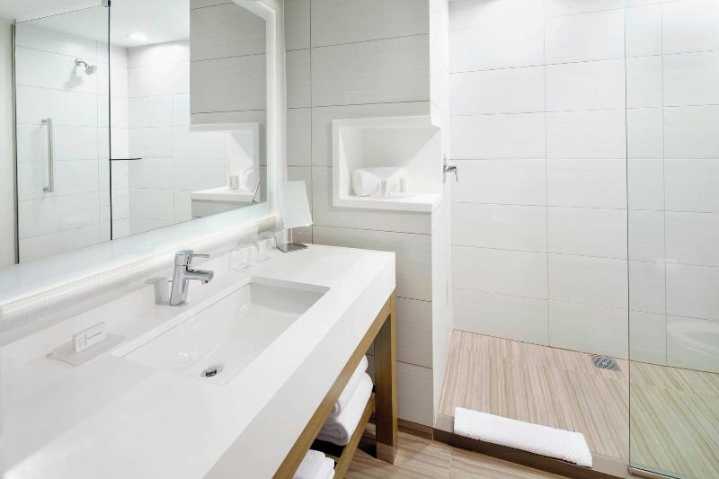 غرفة قياسية سرير كينج, Courtyard By Marriott Charlotte Fort Mill, Sc