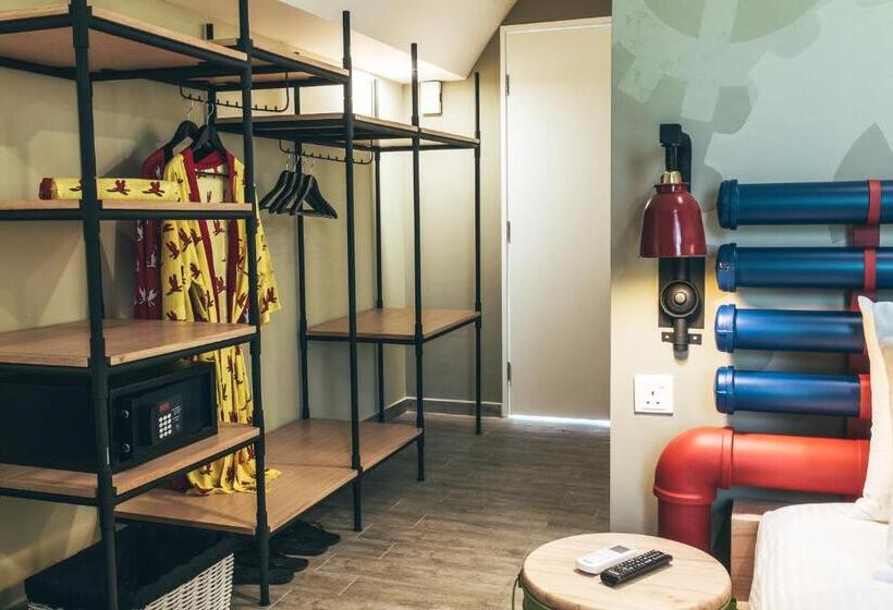 Deluxe Room King Size Bed