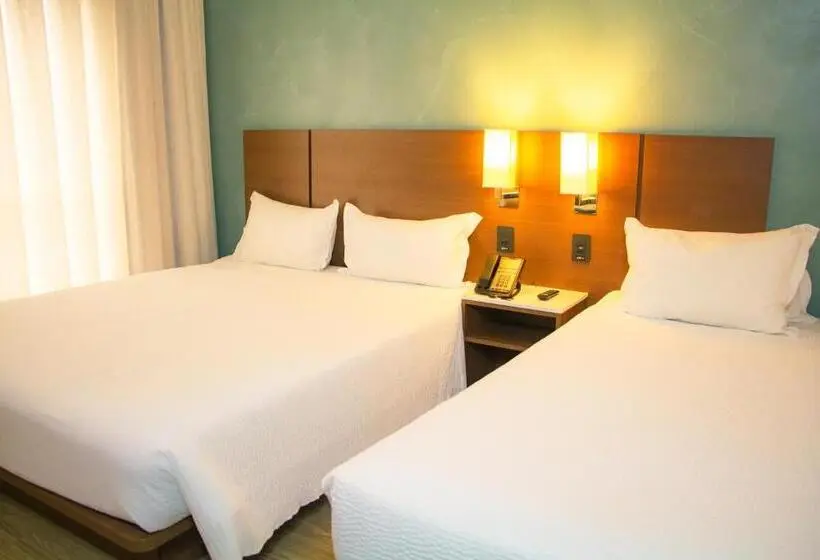 Standard Kolmen Hengen Huone, Ibis Styles Curitiba Aeroporto