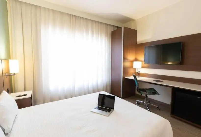 Standard-invahuone, Ibis Styles Curitiba Aeroporto