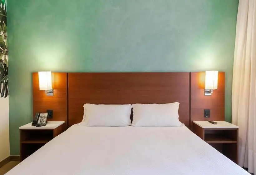 Standard-invahuone, Ibis Styles Curitiba Aeroporto