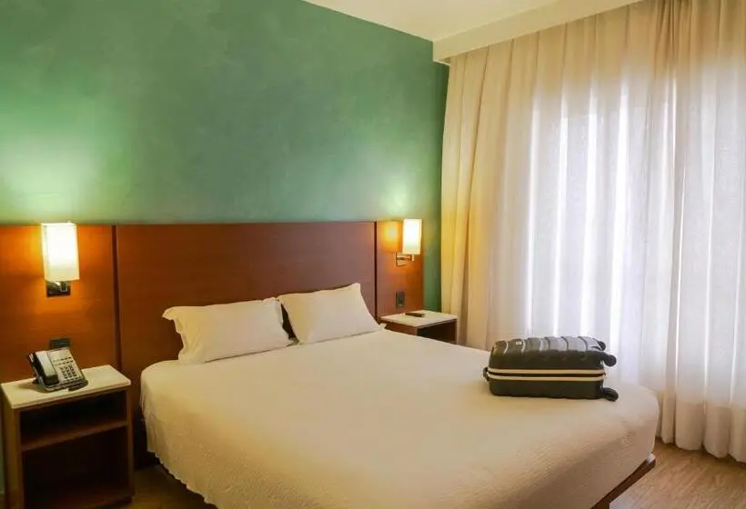 Standard-invahuone, Ibis Styles Curitiba Aeroporto