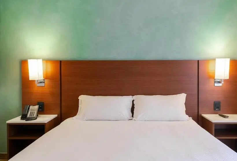 Perhehuone, Ibis Styles Curitiba Aeroporto