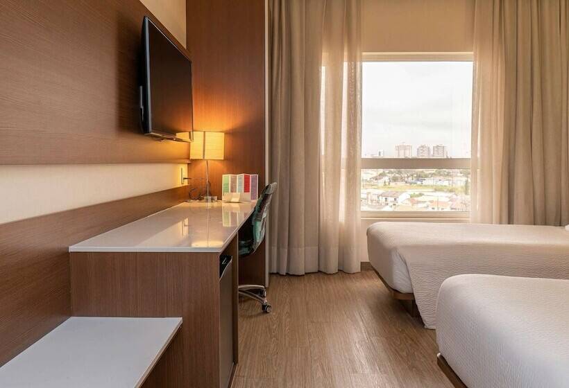 Номер Стандарт Трехместный, Ibis Styles Curitiba Aeroporto