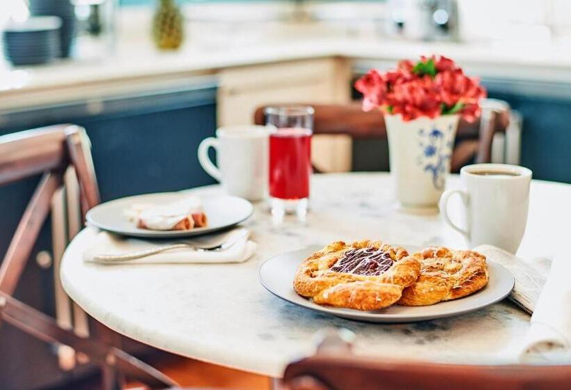 غرفة قياسية سرير كينج, The Collector Inn    Saint Augustine