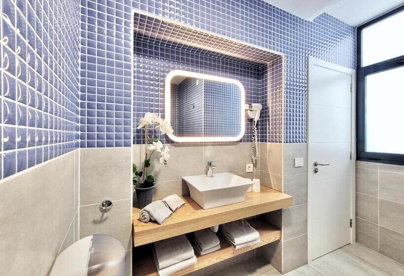 شقة غرفة واحدة مزودة بتراس, North Coast Apartments