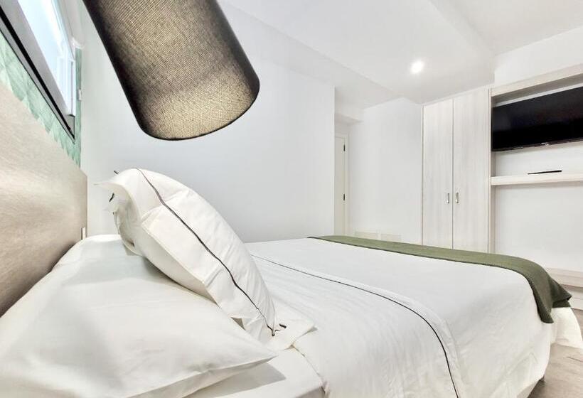 شقة غرفة واحدة مزودة بتراس, North Coast Apartments