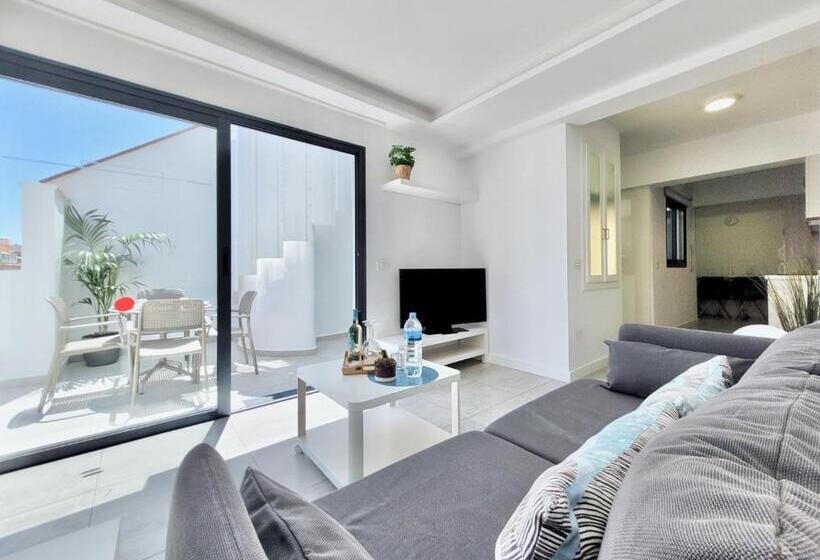 شقة غرفة واحدة مزودة بتراس, North Coast Apartments