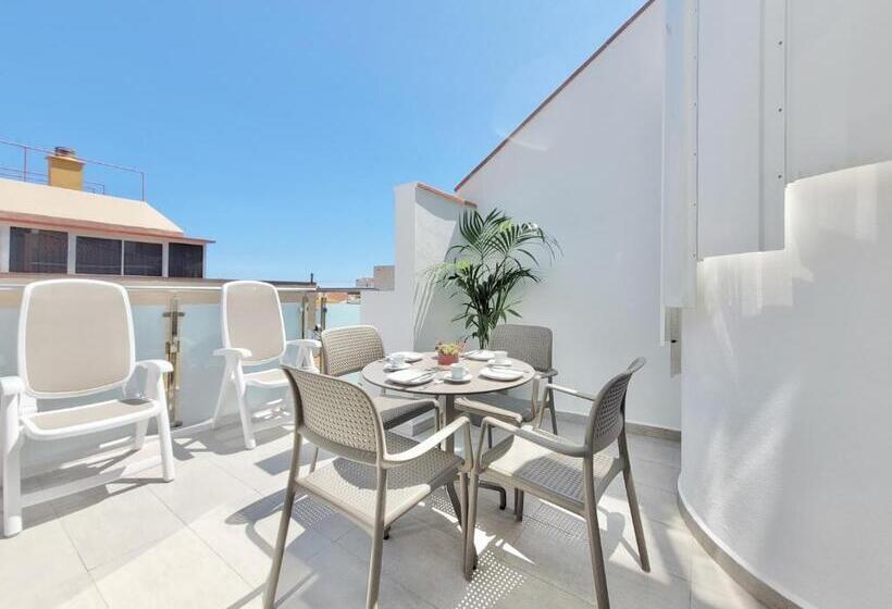 شقة غرفة واحدة مزودة بتراس, North Coast Apartments