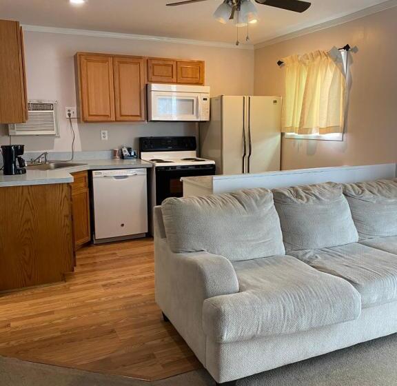 带2个卧室的套房, Barberry Court Motel &cabins