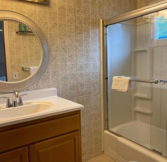 带2个卧室的套房, Barberry Court Motel &cabins