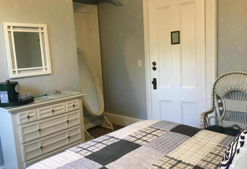 Номер Deluxe, Amherst Inn